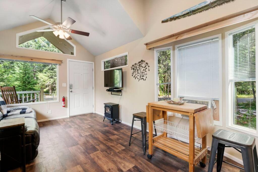 New Tiny Home Steps Away From Mt. Rainier Ashford Esterno foto